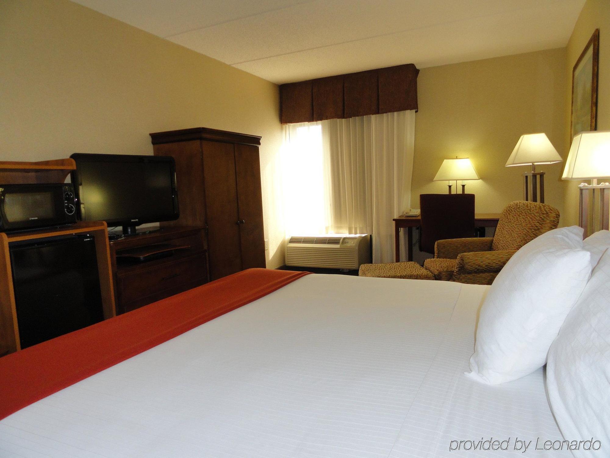 Holiday Inn Express Forsyth By Ihg Exterior foto